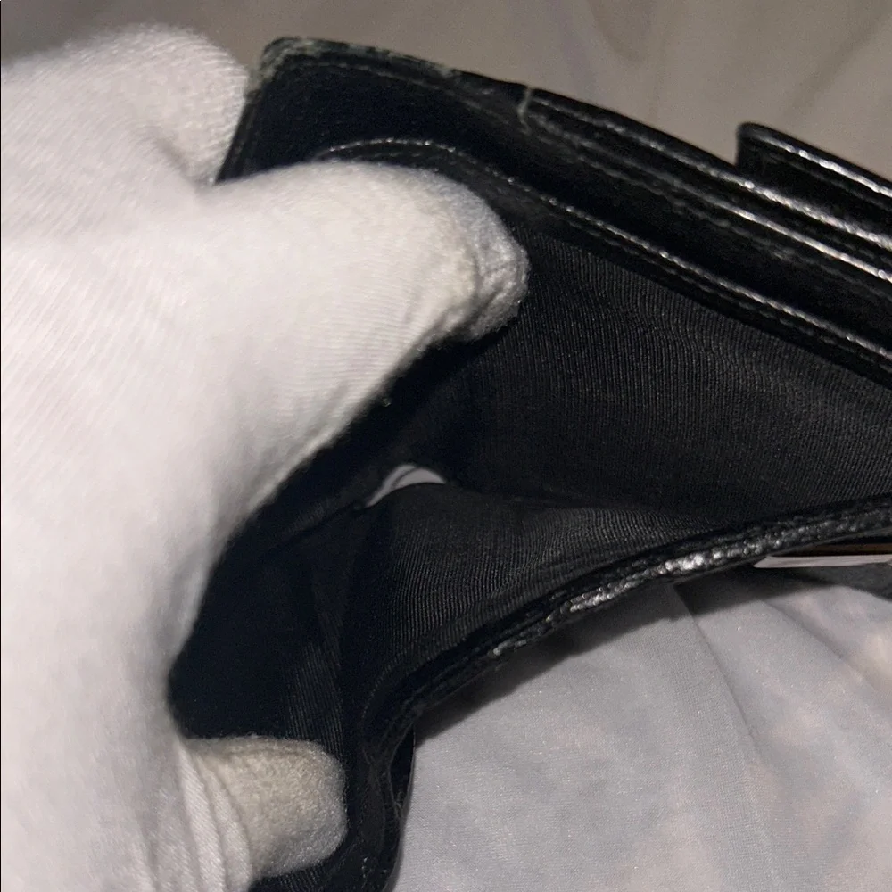 Authentic Vintage Gucci Black Grained Leather G Logo Bifold Wallet